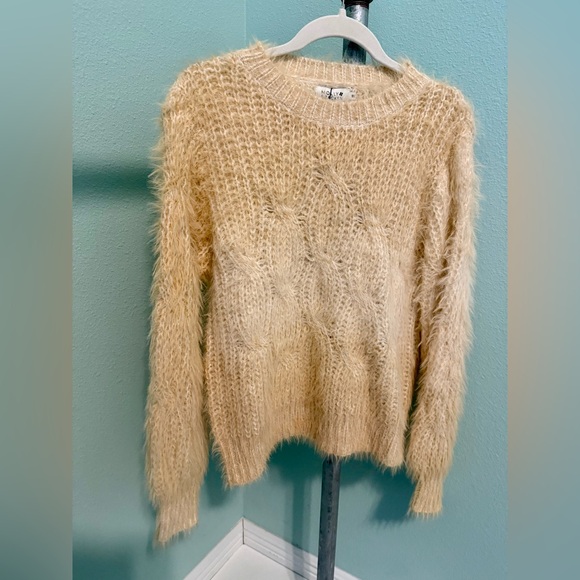 Molly Bracken NWT Soft Cream Knit Sweater - Picture 2 of 7
